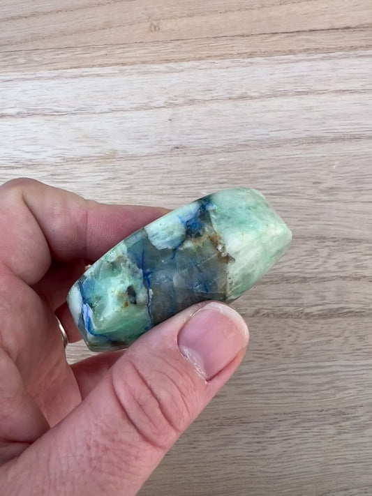 Chrysocolla in Quartz Palm Stone E